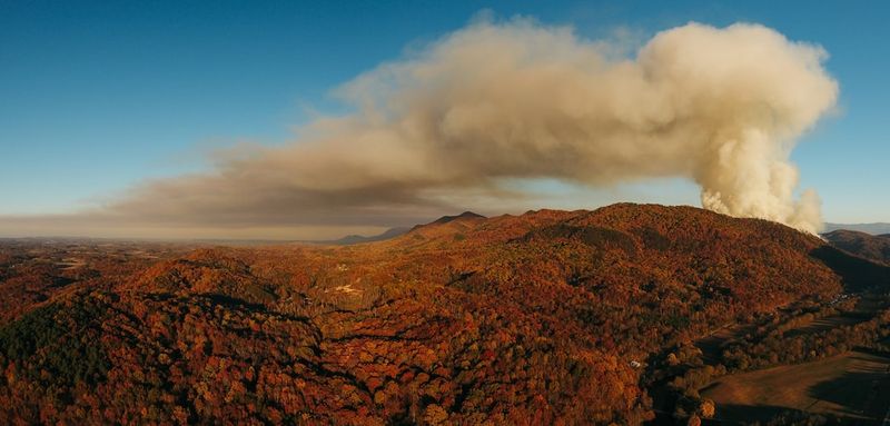 カナダ山火事の煙、米東部含む航空便乱れ継続 - 救いの見えた煙の緩和予定は11日頃にカナダ,山火事,煙,米東部,航空便,乱れ,救援,予定,11日